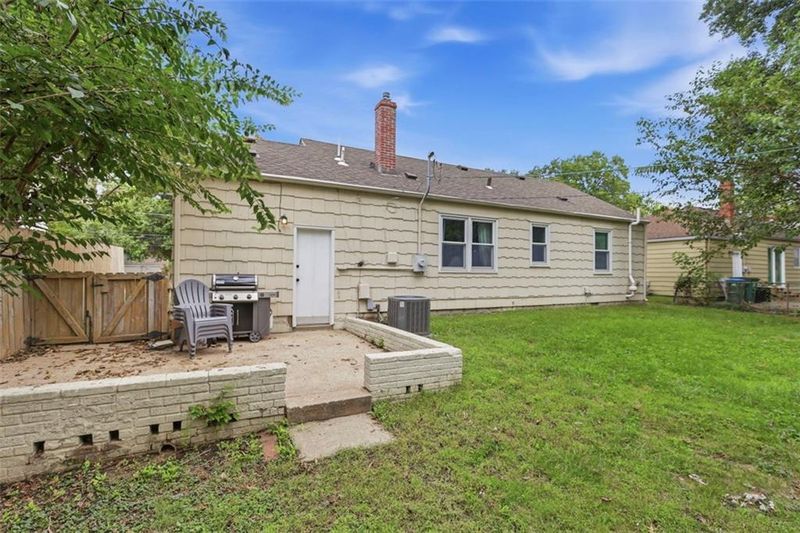 5011 W 51st St, Roeland Park, KS 66205