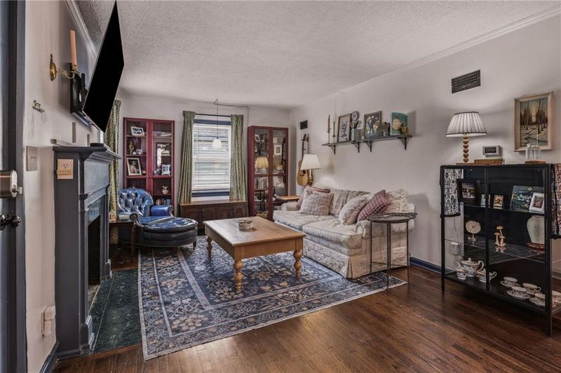 5011 W 51st St, Roeland Park, KS 66205