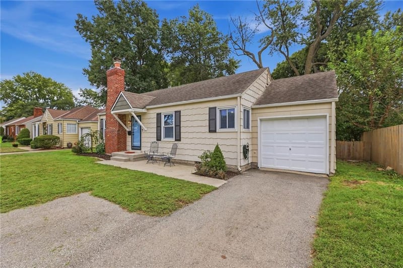 5011 W 51st St, Roeland Park, KS 66205
