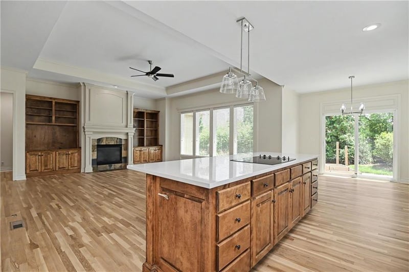 24111 W 121st St, Olathe, KS 66061