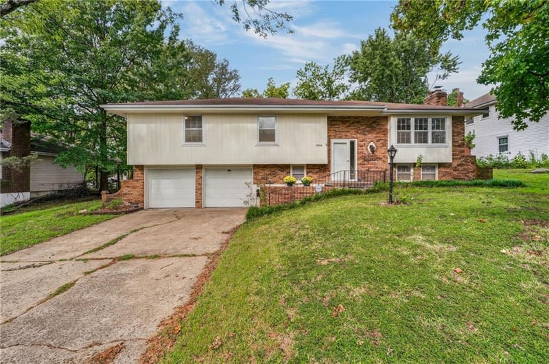 12800 Ewing Ave, Grandview, MO 64030