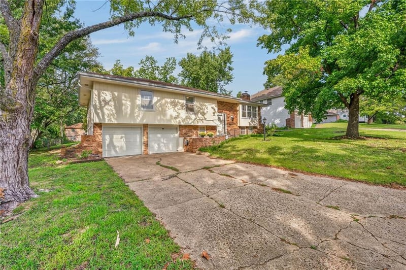 12800 Ewing Ave, Grandview, MO 64030