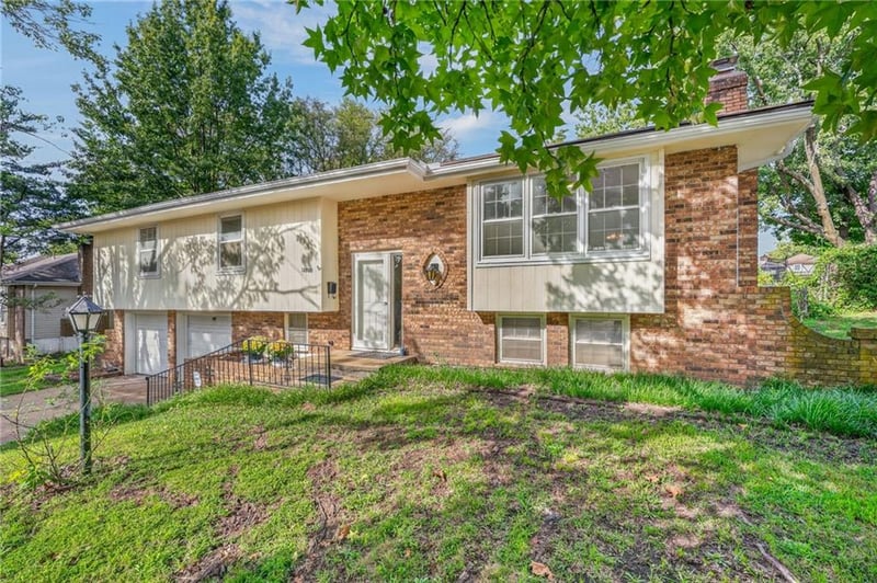 12800 Ewing Ave, Grandview, MO 64030