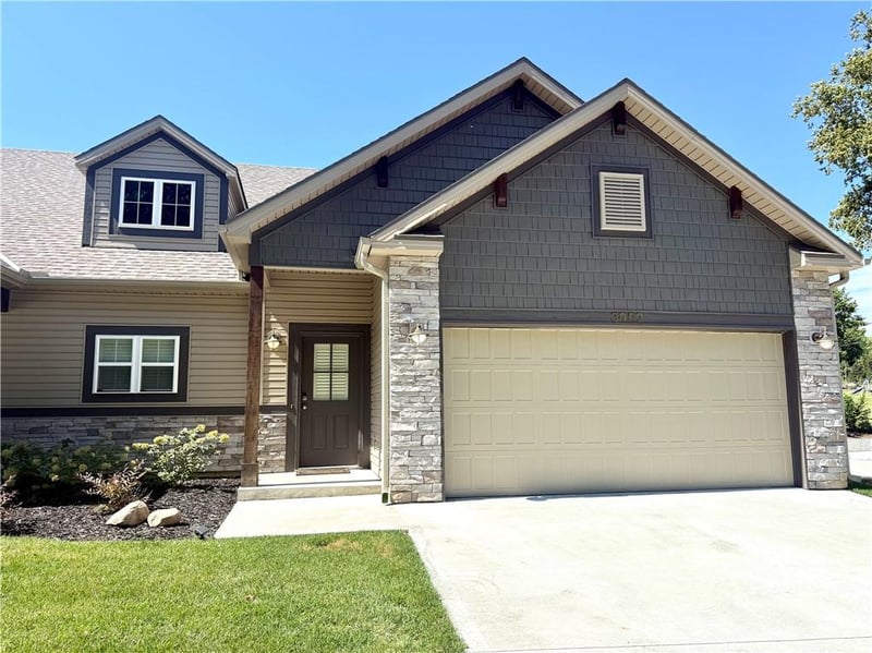 3002 Sheffield Ln, St Joseph, MO 64506