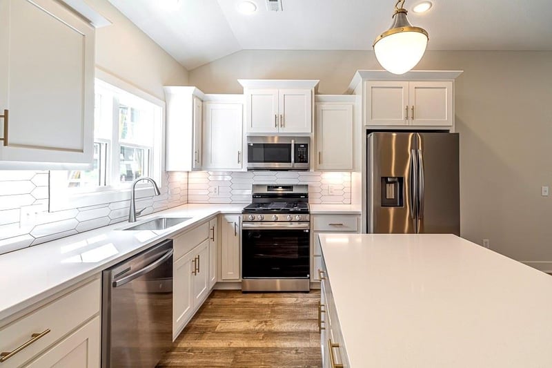 3002 Sheffield Ln, St Joseph, MO 64506