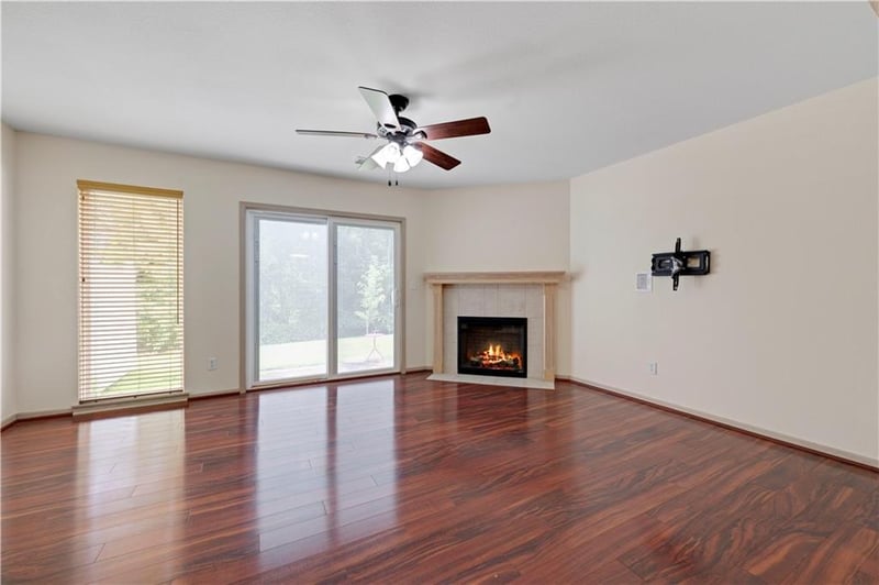 3223 SW Shadow Brook Dr, Blue Springs, MO 64015