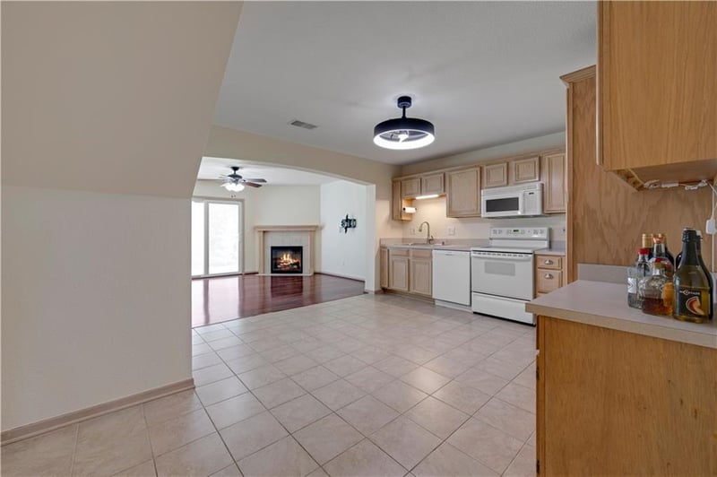 3223 SW Shadow Brook Dr, Blue Springs, MO 64015