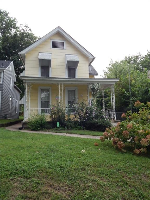 910 Columbia Ave, Leavenworth, KS 66048