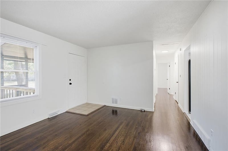 6102 Earnshaw St, Shawnee, KS 66216