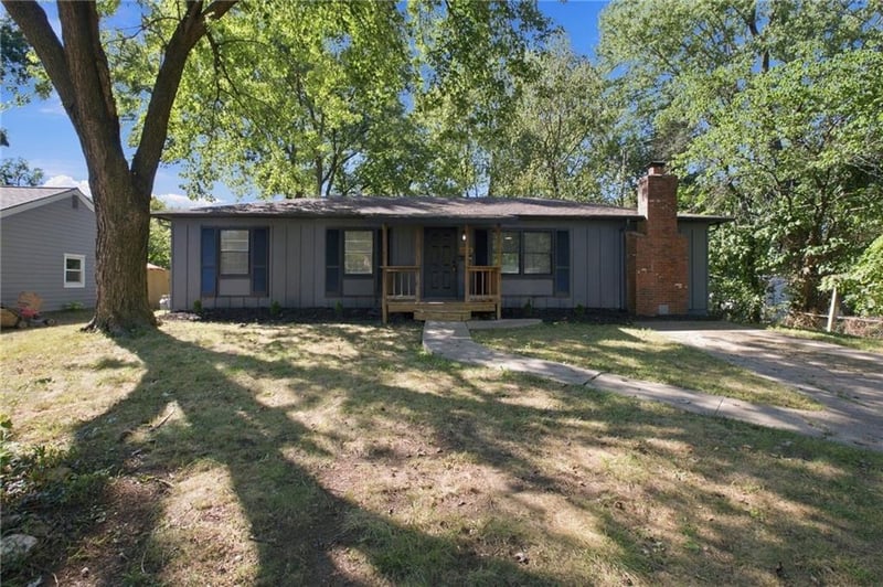6102 Earnshaw St, Shawnee, KS 66216