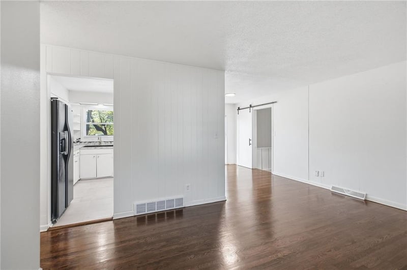 6102 Earnshaw St, Shawnee, KS 66216