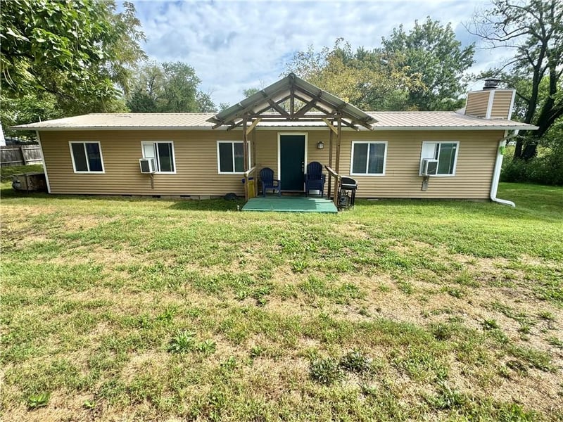 2745 169 Hw, Trimble, MO 64492