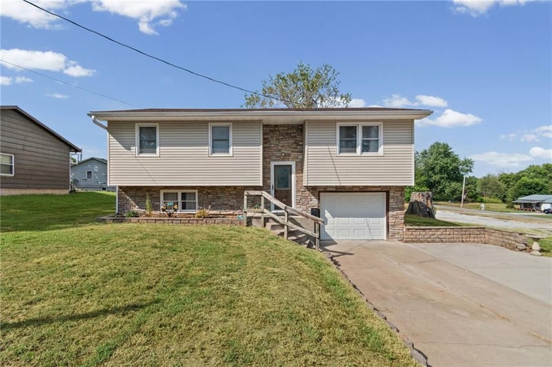 408 W 10th St, Carrollton, MO 64633
