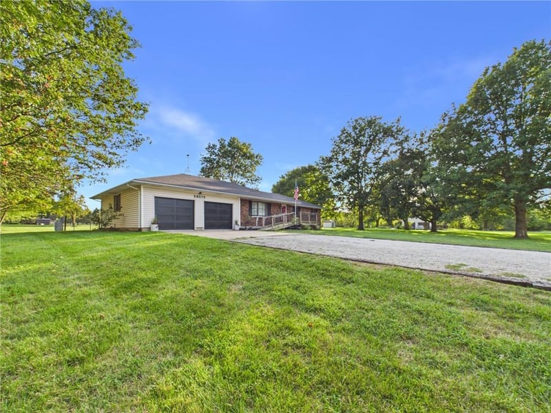 26575 W 321st Ter, Paola, KS 66071