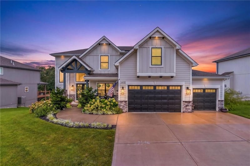 14670 Thousand Oaks Pl, Parkville, MO 64152