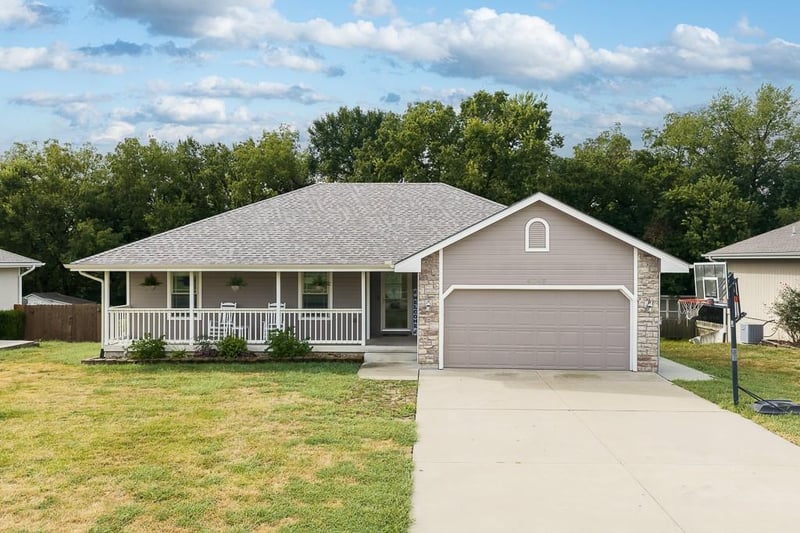 4045 SE 23rd Ter, Tecumseh, KS 66542