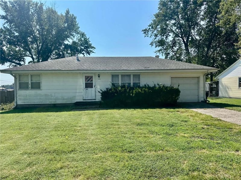 104 Meadow Ln, Warrensburg, MO 64093
