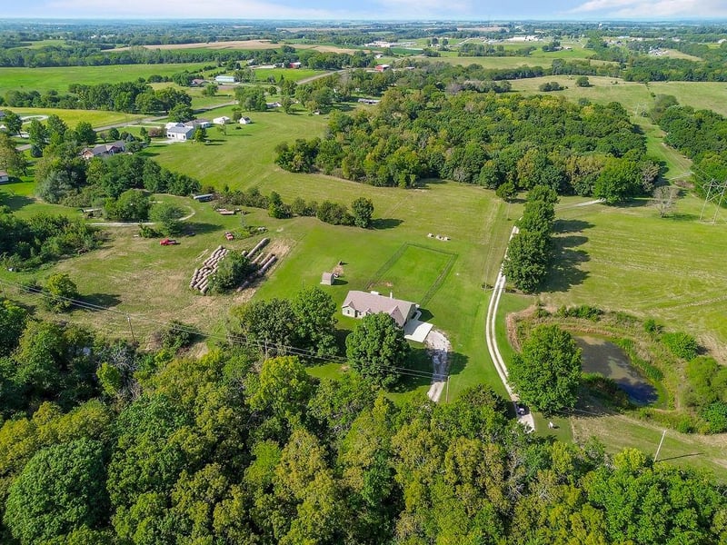 20562 Turner Rd, Leavenworth, KS 66048