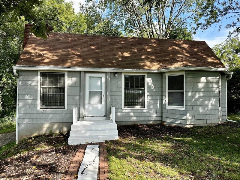 6800 Blue Pw, Kansas City, MO 64129