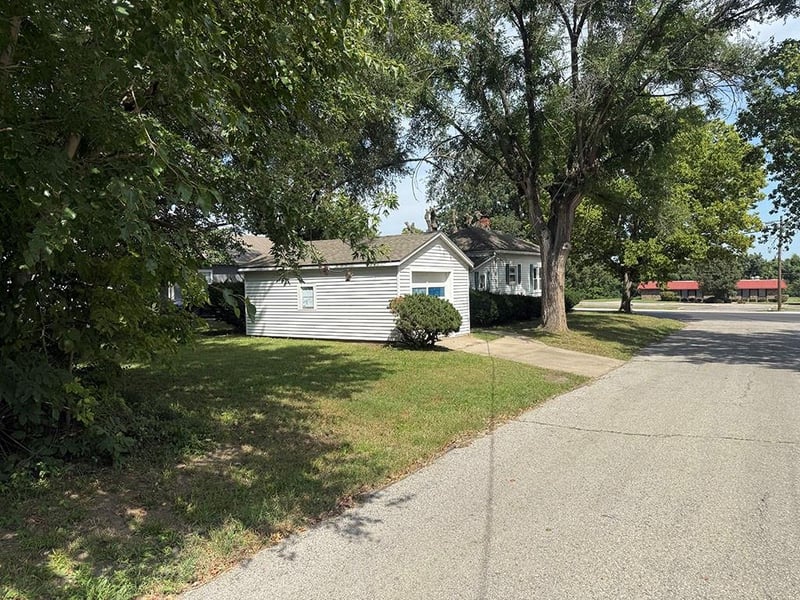 201 NW 15th St, Blue Springs, MO 64015