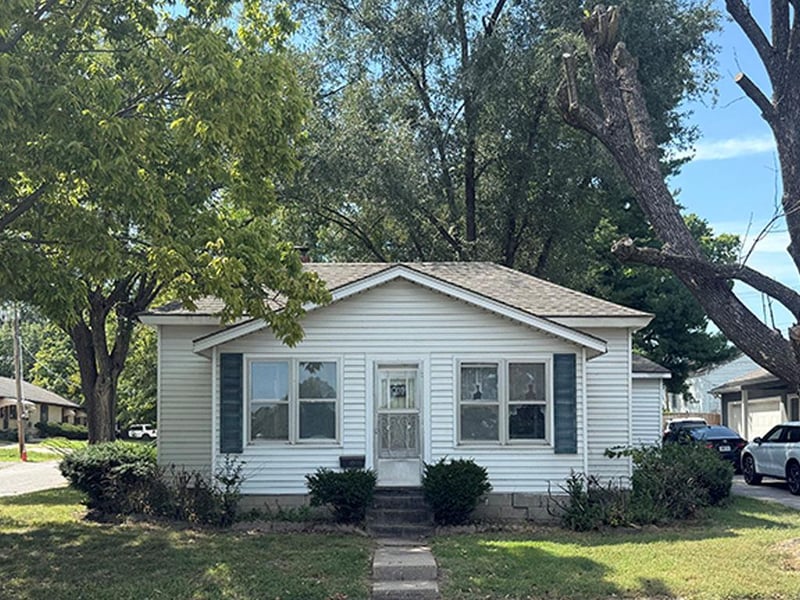 201 NW 15th St, Blue Springs, MO 64015