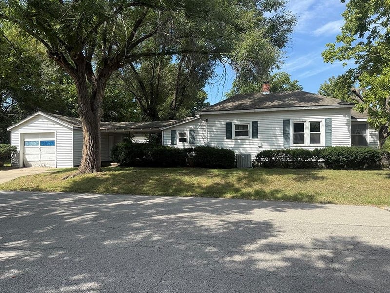 201 NW 15th St, Blue Springs, MO 64015