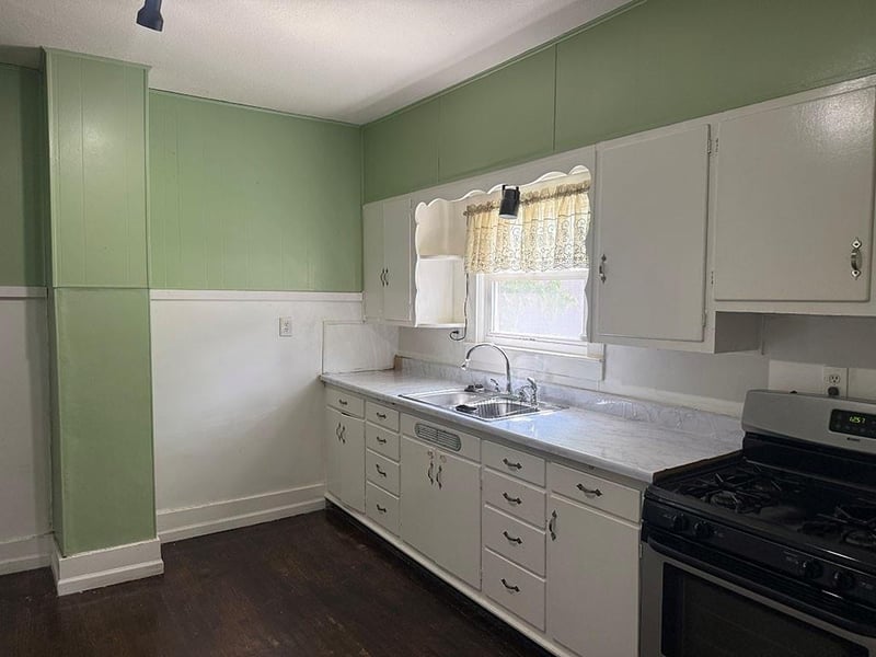 201 NW 15th St, Blue Springs, MO 64015