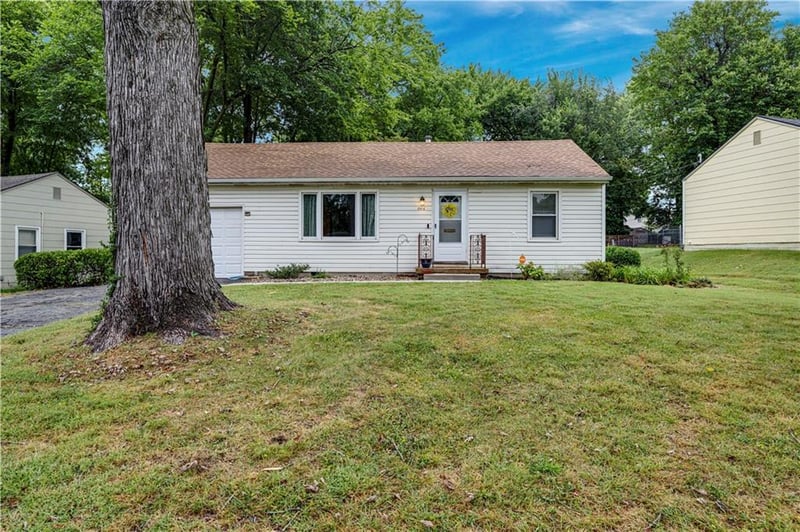 11416 W 67th Ter, Shawnee, KS 66203