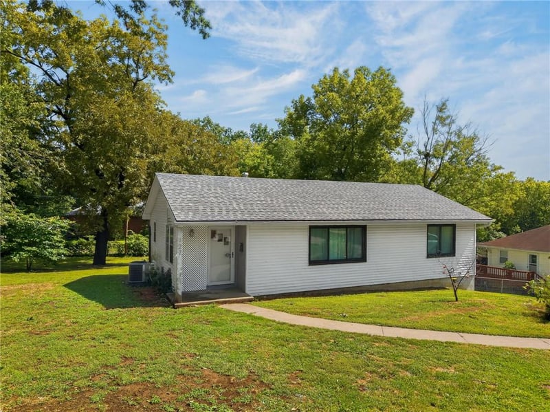 127 Woods St, Excelsior Springs, MO 64024