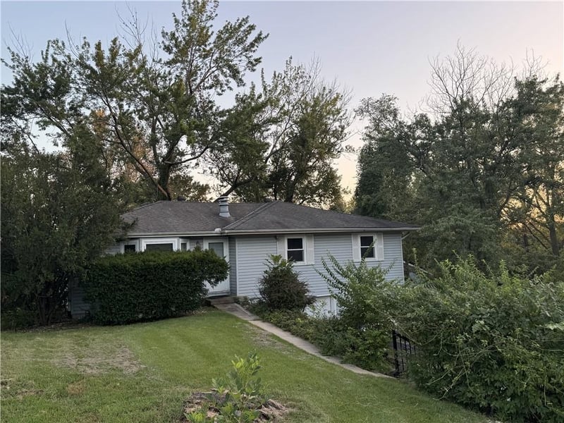 10615 Meadow Lane Dr, Kansas City, MO 64152