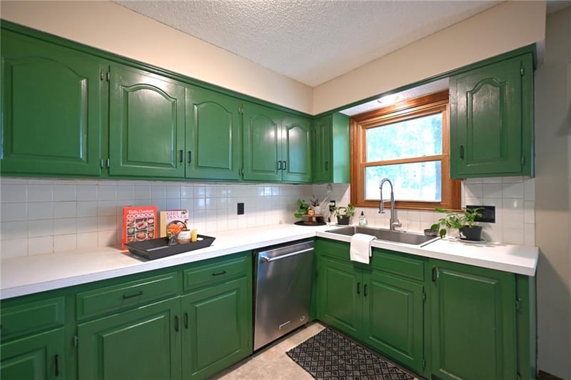 5527 Westgate St, Shawnee, KS 66216