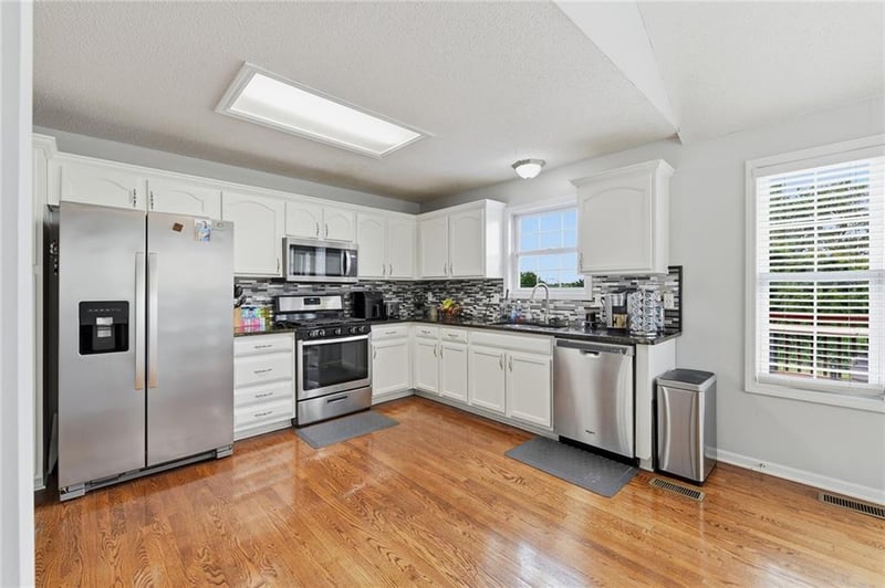 1520 SE 11th St, Lee's Summit, MO 64081