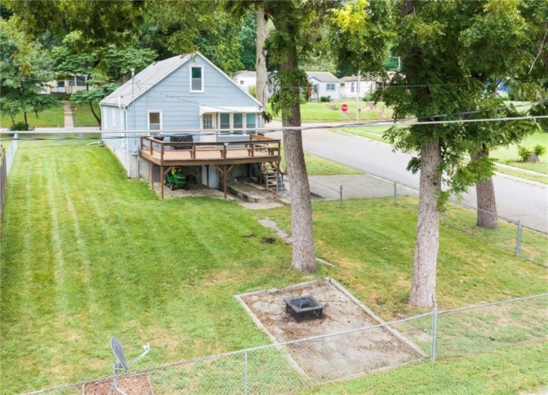 901 N 12th St, Leavenworth, KS 66048