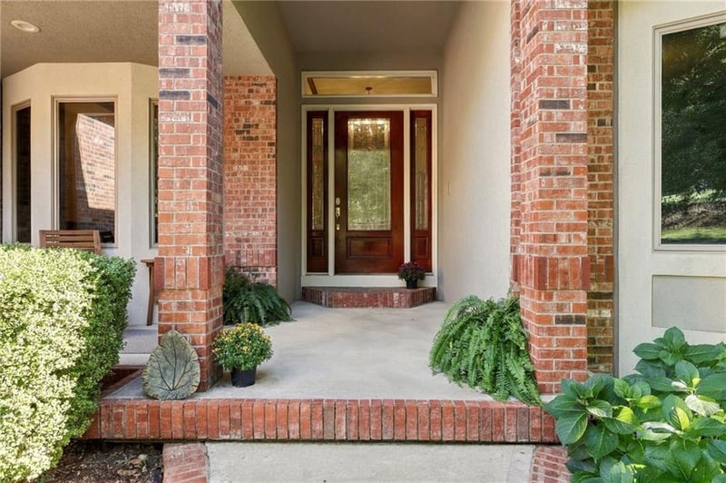 8615 NW Baker Road Cir, Kansas City, MO 64153