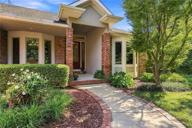 8615 NW Baker Road Cir, Kansas City, MO 64153