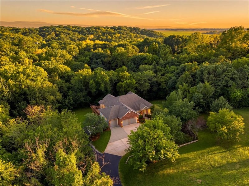 8615 NW Baker Road Cir, Kansas City, MO 64153