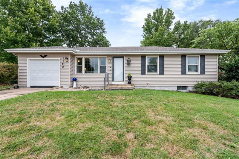 1103 W Ashbury St, Olathe, KS 66061