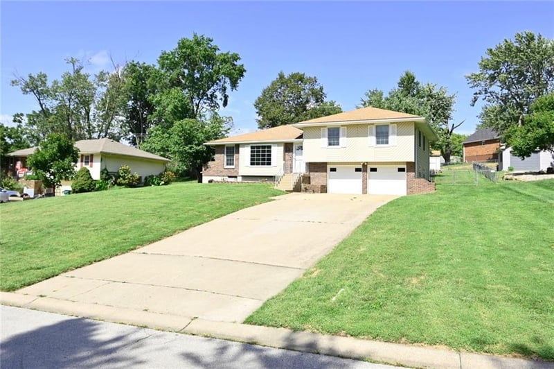 520 Thomas Dr, Platte City, MO 64079
