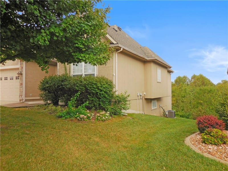 1446 Brompton Ln, Raymore, MO 64083