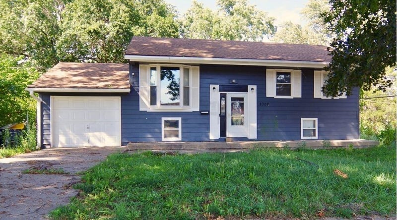 8302 E 93rd Ter, Kansas City, MO 64138
