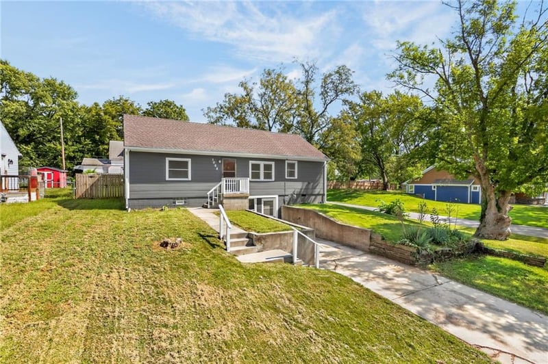 1008 N 14th St, Leavenworth, KS 66048
