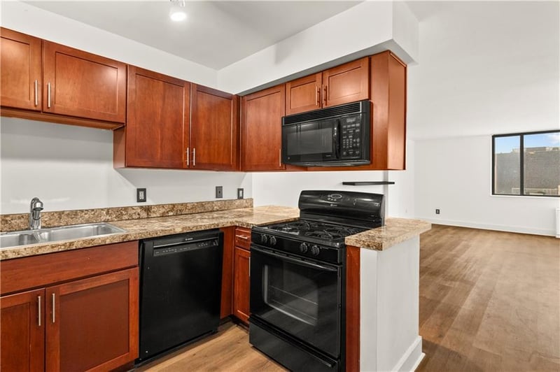 600 E 8th St #9S, Kansas City, MO 64106