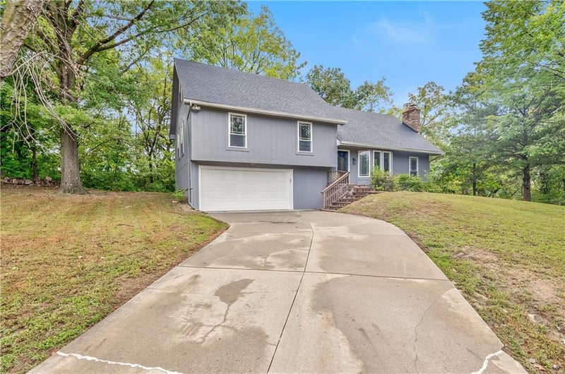 5409 NW Fox Hill Rd, Parkville, MO 64152