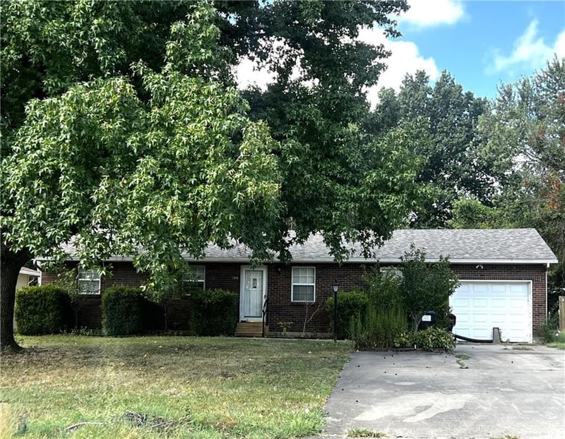 1809 N Washington St, Nevada, MO 64772