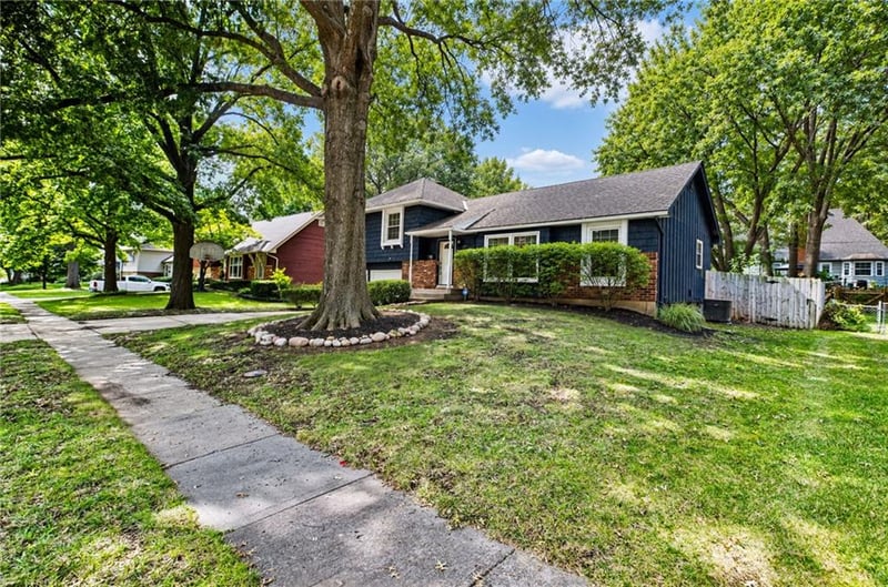 9800 Walmer St, Overland Park, KS 66212