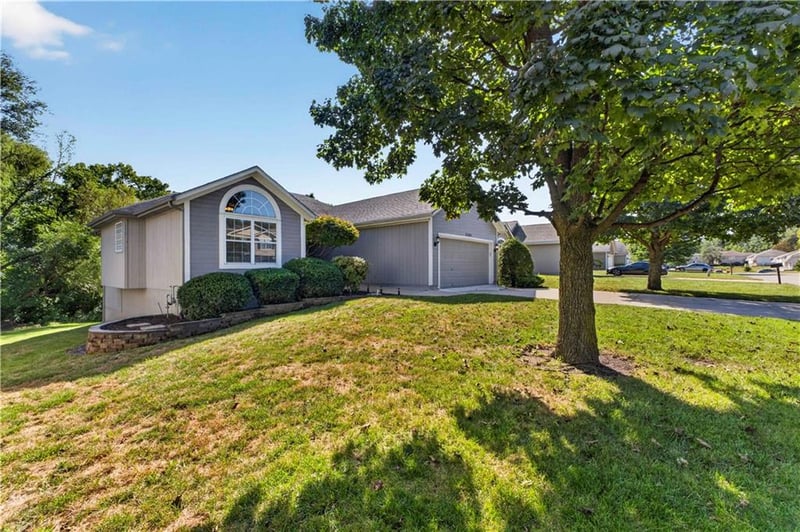 2704 NW Mill Dr, Blue Springs, MO 64015