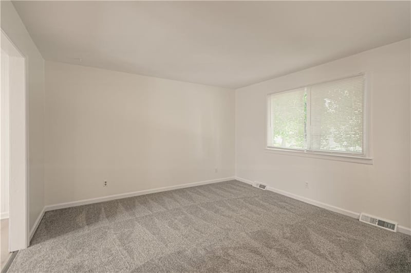 709 S Oak St, Gardner, KS 66030