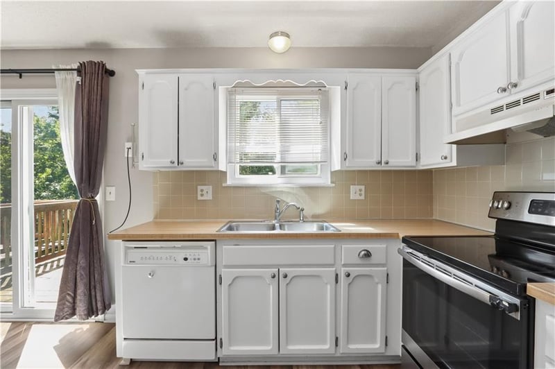 9926 N Cherry Dr, Kansas City, MO 64155