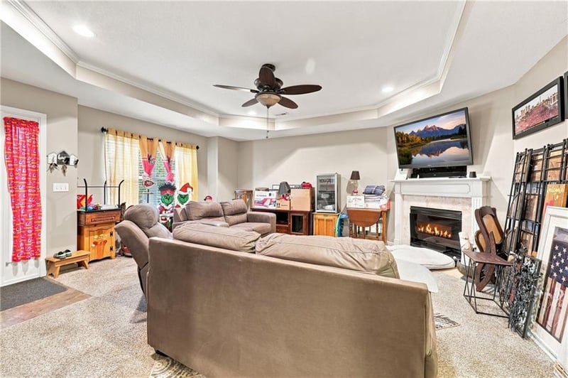 409 SW Cross Creek Dr, Grain Valley, MO 64029