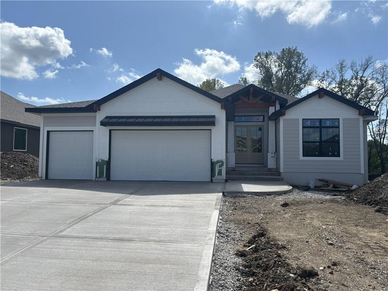 20051 W 226th Ter, Spring Hill, KS 66083